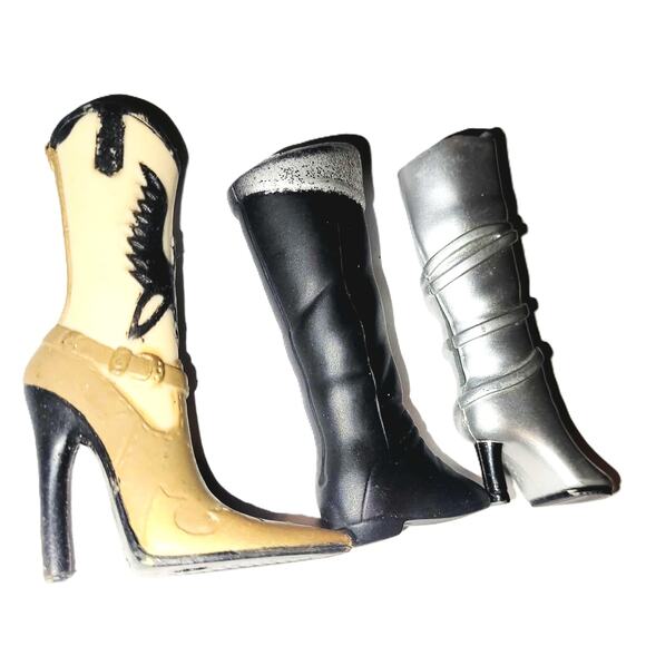 2 Single Miss-matched Barbie Boots & 1 Bratz Wild Wild West Yasmin Doll Boot - Picture 1 of 6